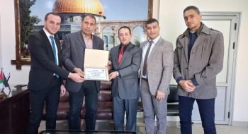 نيابة غزة الجزئية الثانية تكرّم ممثل مؤسسة الربيع