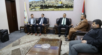 النائب العام المستشار ضياء الدين المدهون يكرم الشاعر أ. عماد أبو نعمة