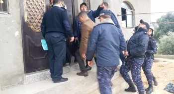 نيابة غزة الجزئية الأولى تُفتّش بيت أحد مروجي المواد المخدرة 