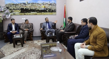 النائب العام يناقش سياسة الإعلام الجنائي مع صحيفة فلسطين وتأثيره على الرأي العام.