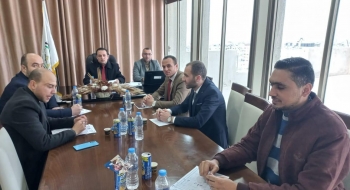 رئيس نيابة غزة الجزئية الثانية يجتمع بأعضاء النيابة والإداريين العاملين فيها