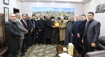 المستشار النحال: 