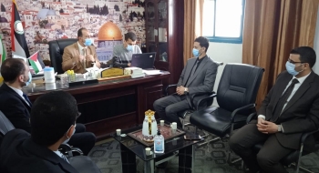 رئيس نيابة الوسطي يناقش مع أعضاء النيابة تقييم الأداء والنهوض بجودة الخدمات العدلية للمواطنين