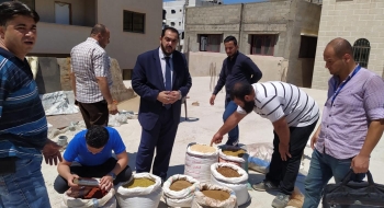 النيابة الجزئية ومباحث التموين والاقتصاد الوطني يتلفون مواد غذائية تموينية فاسدة ويؤكدون على حماية المستهلك