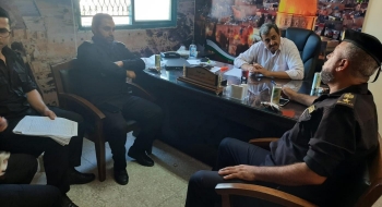 رئيس نيابة دير البلح الكلية/ يناقش  مع مدير مركز الإصلاح والتأهيل  بالمحافظة الوسطي محددات الاجازات البيتية للنزلاء