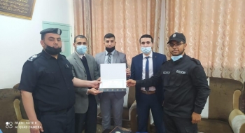 استمراراً لمنهجية التطوير الفني والإداري ..نيابة غزة تمنح  شهادات تدريبية لضباط التحقيق بمركز شرطة الشجاعية عن فنون ومهارات التحقيق الجنائي