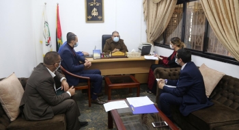 رئيس التفتيش القضائي واللجنة الدولية للصليب الأحمر يؤكدان على تعزيز حقوق النزلاء ويناقشان العقوبات البديلة عن الاحتجاز