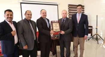 بمشاركة خبراء ومستشارين قانونيين ودوليين