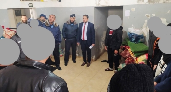 عضو  نيابة الوسطى الجزئية يجري جولة تفتيشية موسعة على المراكز الشرطية في المحافظة الوسطى