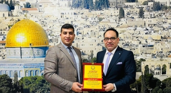 نيابة غزة الثالثة تكرّم وكيل نيابتها المسئول عن قسم الشيكات عِرفاناً بجميل جهده في نهاية فترة عمله معها