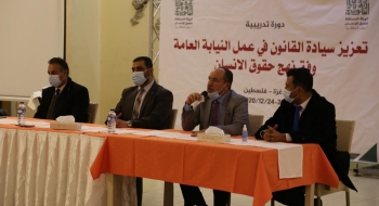 النيابة العامة، بالتعاون مع الهيئة المستقلة لحقوق الإنسان، تختتم سلسلة دورات تدريبية حول الالتزام بحماية سيادة القانون وقت الطوارئ والأزمات