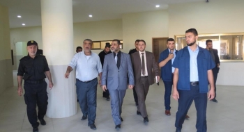 النائب العام يطمئن على سلامة الإجراءات القانونية والظروف المعيشية للنزلاء في سجن أصداء المركزي