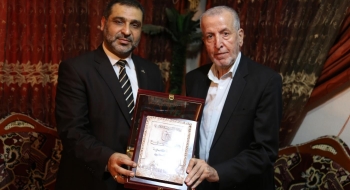 النائب العام يكرم قاضي المحكمة العليا السابق عبد الفتاح الأغا