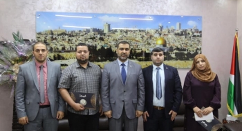 النائب العام يكرم رئيسا قسما المتابعة في نيابة شمال غزة أ وليد عفانة ونيابة الوسطى أ ياسمين عوض 