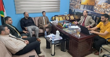 مدير نيابة الوسطى الجزئية يجتمع مع أعضاء النيابة