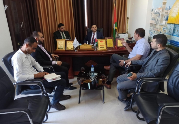 مديرا  نيابة غزة الأولي والثانية  يستقبلان مدير الشؤن القانونية بسلطة الأراضي ويبحثان تعزيز حماية المال العام ومقدرات الدولة