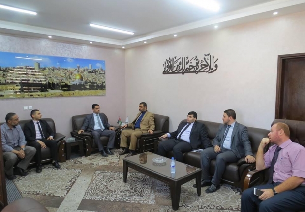 النائب العام المستشار ضياء الدين المدهون يكرم كلا من وكيل النيابة أ.سائد عبدو و أ.محمد السيلاوي 
