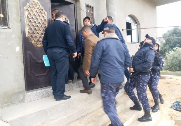 نيابة غزة الجزئية الأولى تُفتّش بيت أحد مروجي المواد المخدرة 