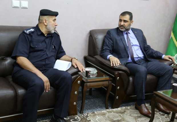 خلال اجتماعه بمساعد مدير عام الشرطة لشؤون محافظات وقيادات مجتمعية...النائب العام/ نؤكد على الشراكة وتعزيز الإجماع الوطني والامتثال لسيادة القانون والحفاظ على الاستقرار المجتمعي