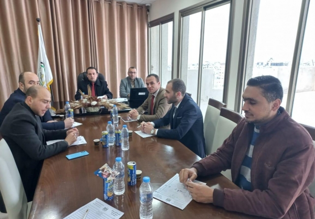 رئيس نيابة غزة الجزئية الثانية يجتمع بأعضاء النيابة والإداريين العاملين فيها