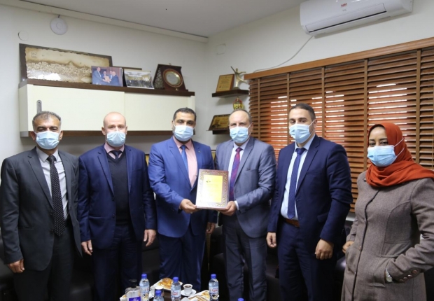 النائب العام، يكرم الاستاذ/عصام يونس، لحصوله على الجائزة الفرنسية الألمانية لحقوق الإنسان وسيادة القانون للعام 2020