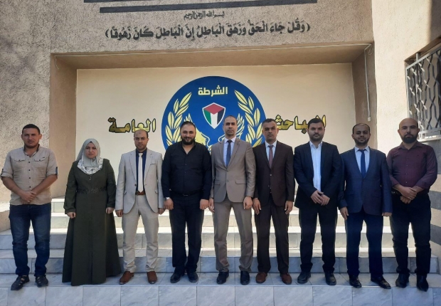 نيابة غزة الجزئية الثانية تجري زيارة تعاونية لدائرة مكافحة الجرائم الإلكترونية في المباحث العامة