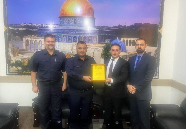 مديرا مدير نيابة المؤسسات والشمال يكرمان مدير شرطة الشمال ويؤكدان على تعزير التعاون الإجرائي والعمل معاً لترسيخ العدالة والأمن والاستقرار المجتمعي والسلم الأهلي.
