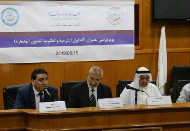 الأستاذ سامي النجار خلال مشاركته في اليوم الدراسي