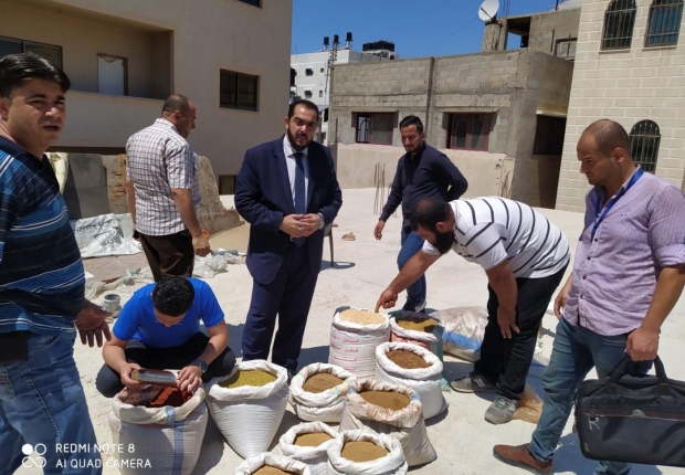 النيابة الجزئية ومباحث التموين والاقتصاد الوطني يتلفون مواد غذائية تموينية فاسدة ويؤكدون على حماية المستهلك