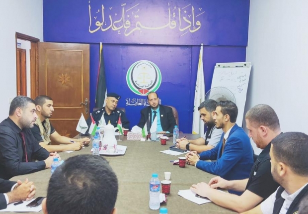 نيابة الوسطى الجزئية تعقد اجتماعاً مع الأدلة الجنائية وهندسة المتفجرات في المحافظة الوسطى