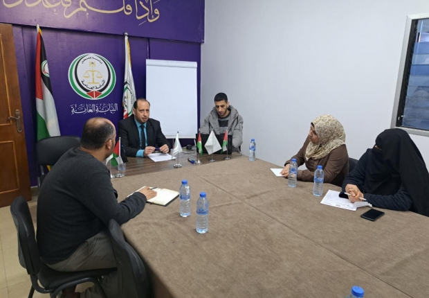 مدير نيابة الوسطى الجزئية يناقش آليات تنظيم العمل مع دائرة الشيكات