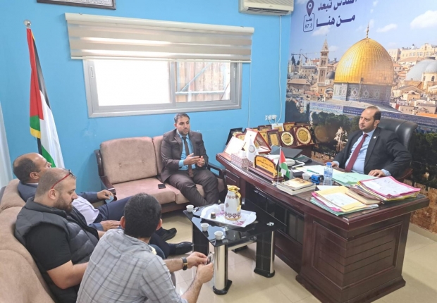 نيابة الوسطى الجزئية تناقش مع بلدية دير البلح محددات الشكاوى المحالة للنيابة العامة