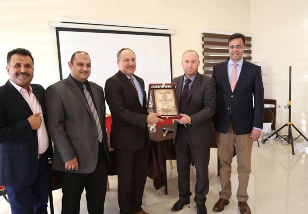 بمشاركة خبراء ومستشارين قانونيين ودوليين