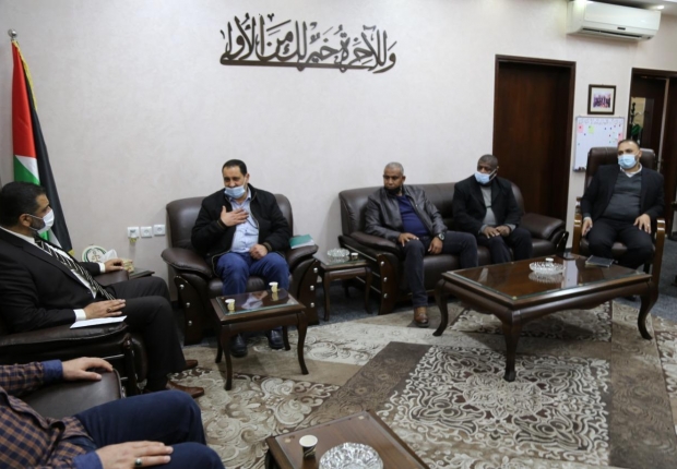النائب العام يجتمع بمدير وقيادة المباحث العامة ويؤكدون على تعزيز الأمن والاستقرار المجتمعي وتعقب الجريمة ومكافحة التسول.