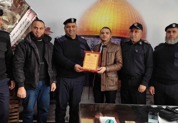  قيادة مركز شرطة الشجاعية تكرّم نيابة غزة الأولى لتمتِين العلاقة التكاملية 