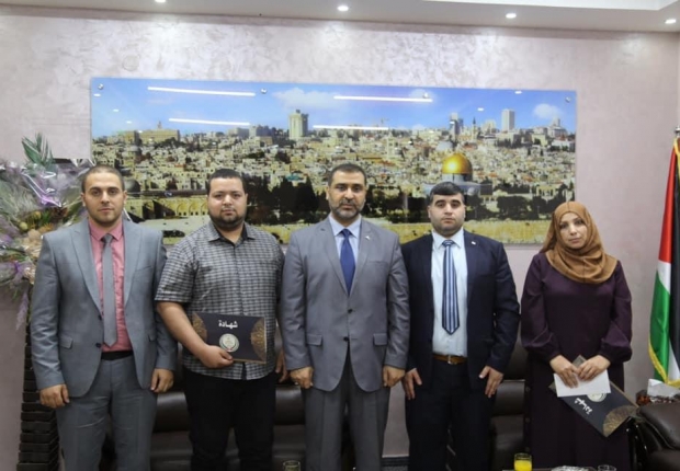 النائب العام يكرم رئيسا قسما المتابعة في نيابة شمال غزة أ وليد عفانة ونيابة الوسطى أ ياسمين عوض 