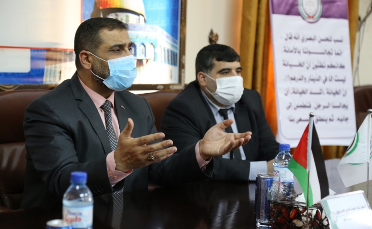 النائب العام المستشار/ضياء الدين المدهون، وبحضور مدير عام النيابة العامة د.ماهر المصري، ورئيس ديوان النائب العام المستشار/محمد مراد، يكرّمون الإخوة السائقين على تفانيهم في سرعة الاستجابة بتنفيذ المهام وقت الطوارئ والأزمات (جائحة كورونا)