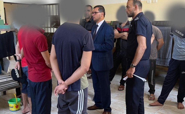 وكيل نيابة دير البلح الكلية يتفقد أوضاع النزلاء بمركز اصلاح والتأهيل المركزي