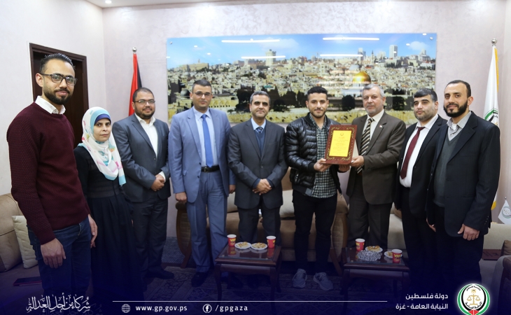 النائب العام يكرّم المهندسِين المشرفِين على تطوير تطبيق العدالة الجنائية