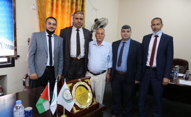 النيابة العامة تكرم الموظف سهيل حسونة لبلوغه" سن العطاء"