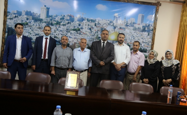 النيابة العامة تكرم الموظف سهيل حسونة لبلوغه" سن العطاء"
