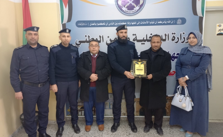 مدير نيابة رفح الجزئية يُجري زيارة لإدارة شرطة بلدية رفح