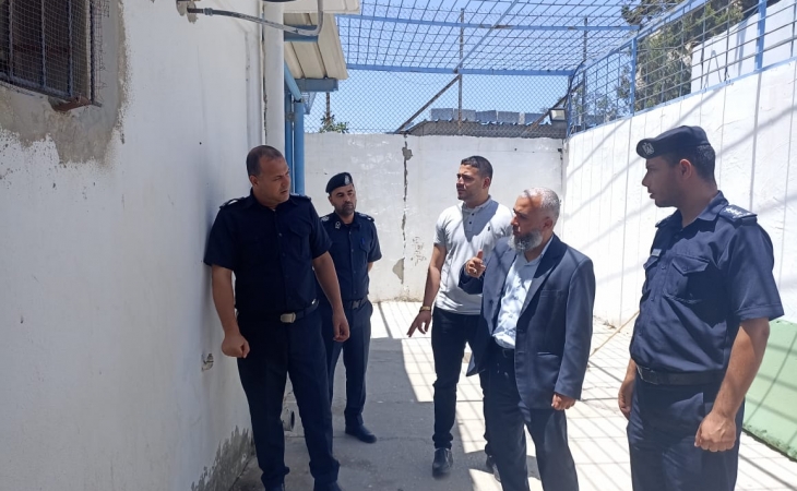 نيابة خانيونس الجزئية تُجري زيارة تفقدية لمركز شرطة القرارة