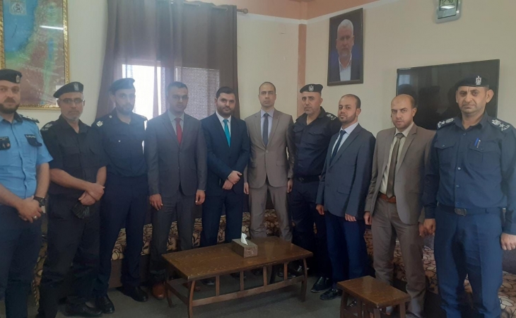 نيابة غزة الجزئية الثانية تجري زيارة تهنئة لمدير مركز شرطة الشاطئ