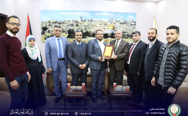 النائب العام يكرّم المهندسِين المشرفِين على تطوير تطبيق العدالة الجنائية