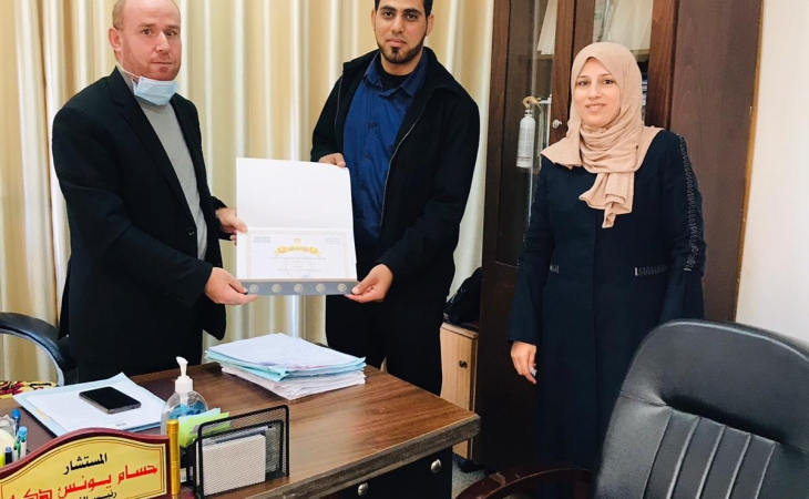 رئيس المكتب الفني يكرم أ.رشا العمصي و أ.أسامة لبد على جهودهما في خدمة العدالة 