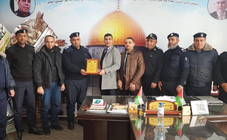 قيادة مركز شرطة الشجاعية تكرّم نيابة غزة الأولى لتمتِين العلاقة التكاملية 