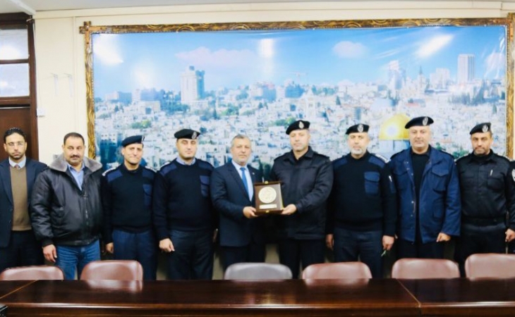 خلال استقباله لقيادة الشرطة الفلسطينية...النائب العام ومدير عام الشرطة يؤكدان على ترسيخ العدالة والقضاء على ظاهرة التوقيف الغير مشروع بشكل كامل