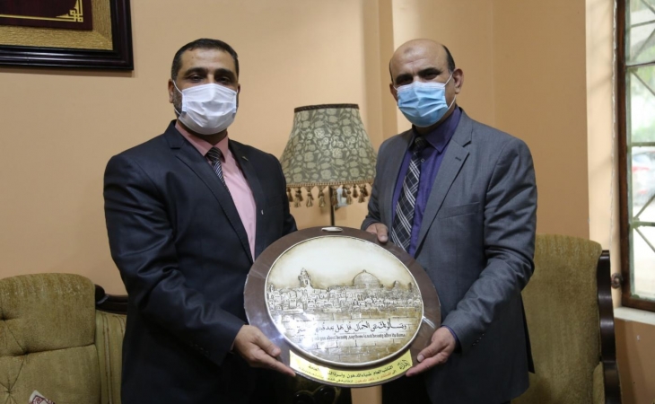 النائب العام المستشار/ضياء الدين المدهون، وأسرة النيابة العامة، يكرّمون المستشار/ د.نافذ المدهون؛ لتفانيه في خدمة أبناء شعبه ووطنه