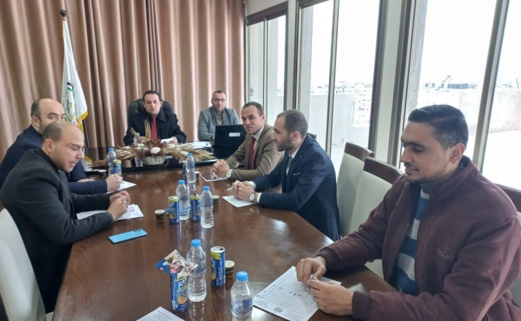 رئيس نيابة غزة الجزئية الثانية يجتمع بأعضاء النيابة والإداريين العاملين فيها